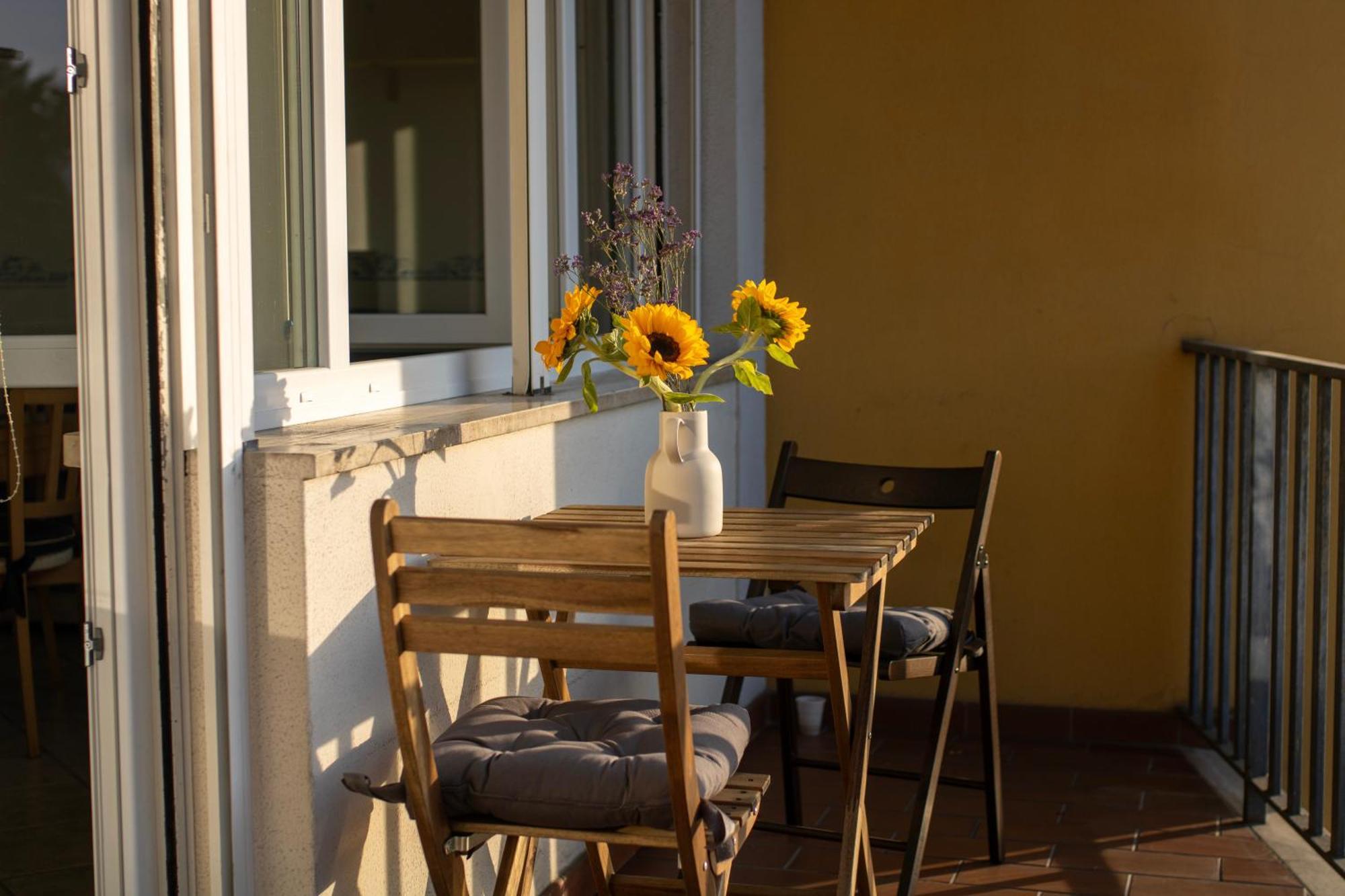 Lucca Roomy Apartment With Balcony And Parking! ภายนอก รูปภาพ